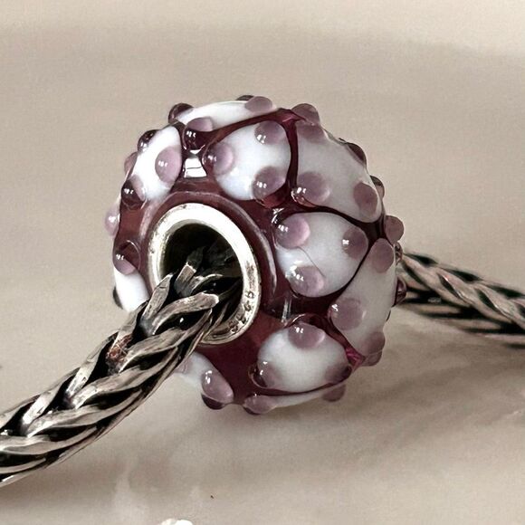 TROLLBEADS UU Textured Purple & White Flower Quilt LAA 925S NEW Condition - Picture 4 of 7